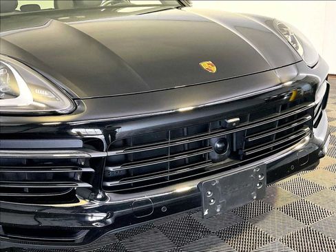Certified 2023 Porsche Cayenne AWD/4WD image 34