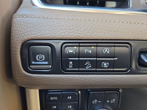 Used 2023 GMC Yukon XL Denali image 20