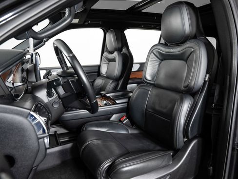 Used 2019 Lincoln Navigator Reserve image 15