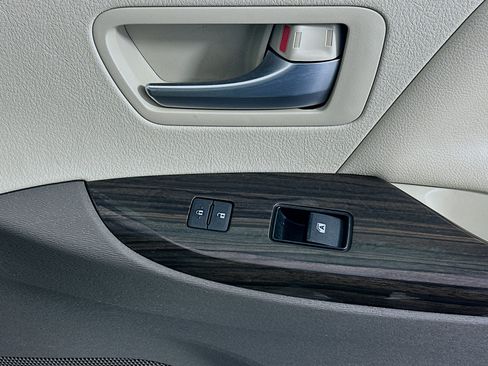 Used 2020 Toyota Sienna XLE FWD image 29