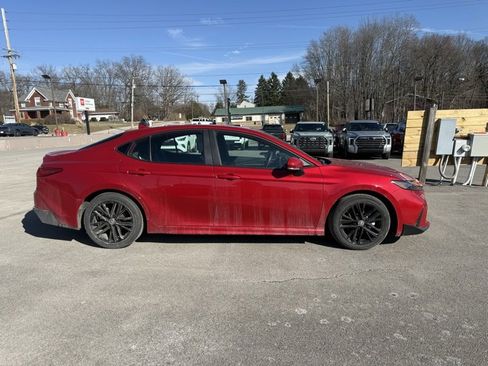 Used 2025 Toyota Camry SE w/ Convenience Package image 5