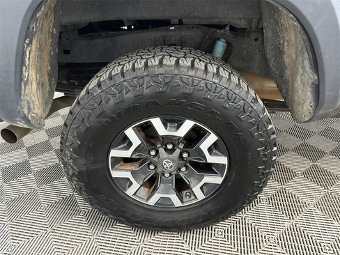 Used 2016 Toyota Tacoma TRD Off-Road w/ Towing Package image 11