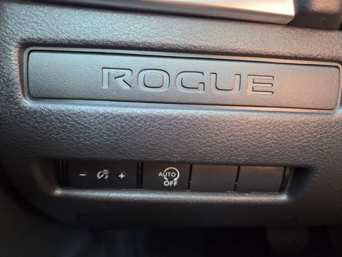 Used 2026 Nissan Rogue S FWD image 12