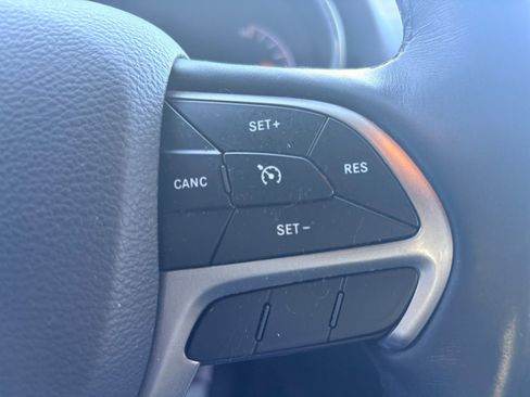 Used 2019 Jeep Grand Cherokee Altitude image 22