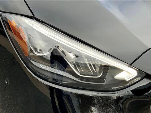 Certified 2025 Mercedes-Benz C 300 Sedan image 17