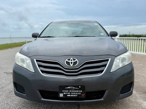 Used 2010 Toyota Camry LE FWD image 2