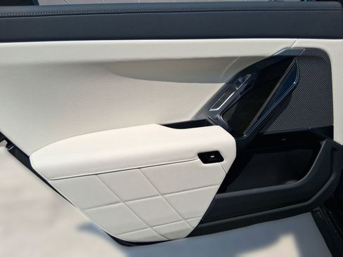 New 2026 BMW 750e xDrive image 27