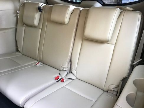 Used 2019 Toyota Highlander XLE FWD image 8