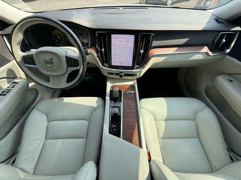 Used 2022 Volvo S60 B5 Momentum image 20