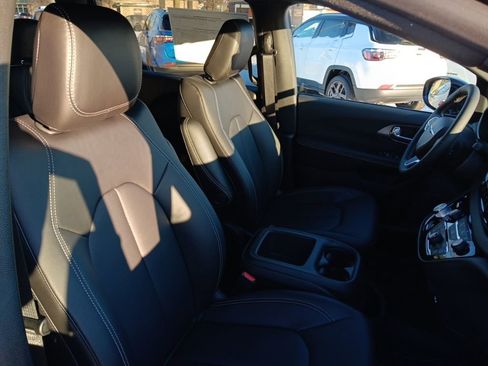 New 2026 Chrysler Voyager LX FWD image 13