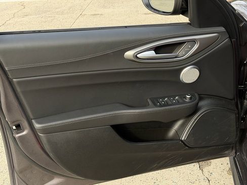 Used 2025 Alfa Romeo Giulia image 11