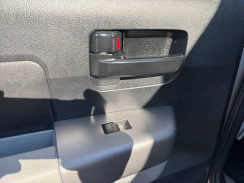 Used 2010 Toyota Tundra 4x4 CrewMax image 22