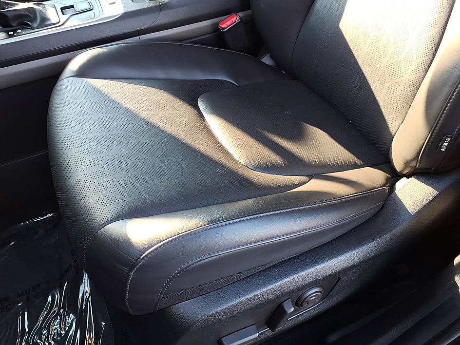 Used 2025 Kia Carnival FWD image 15