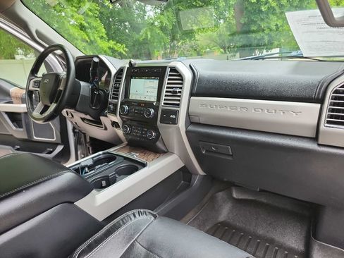 Used 2017 Ford F250 Lariat w/ Lariat Ultimate Package AWD/4WD image 47
