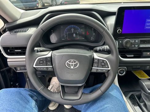 Used 2025 Toyota Grand Highlander AWD image 43