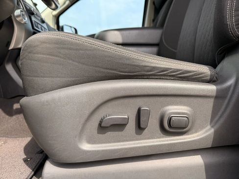 Used 2018 Nissan Titan SV w/ SV Convenience Package RWD image 34
