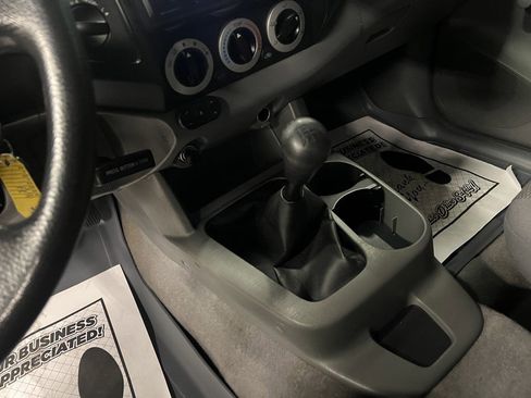 Used 2007 Toyota Tacoma 4x4 Regular Cab image 7