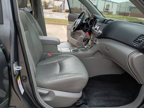 Used 2012 Toyota Highlander FWD image 20