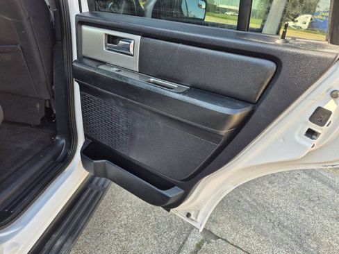 Used 2015 Ford Expedition XLT image 16