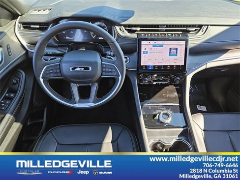 New 2025 Jeep Grand Cherokee Limited w/ Black Appearance Package image 9