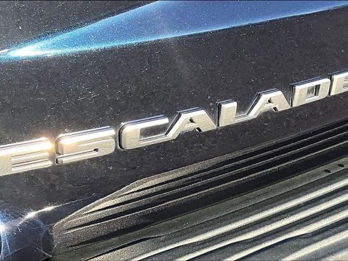 Used 2023 Cadillac Escalade ESV Premium Luxury image 31