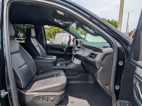 Used 2024 GMC Yukon SLT w/ SLT Luxury Package RWD image 22