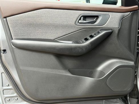 Used 2023 Nissan Rogue S AWD/4WD image 24