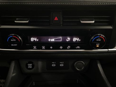 Certified 2025 Nissan Rogue SV image 24