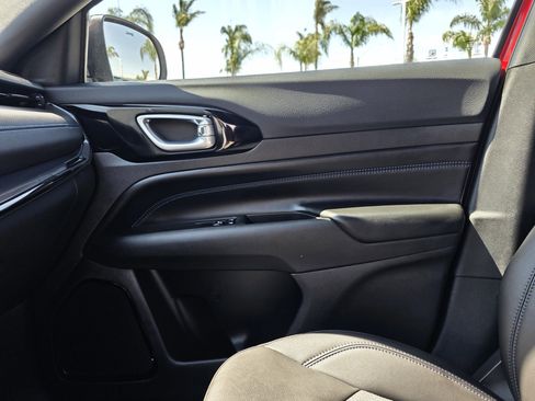 New 2025 Jeep Compass Latitude w/ Altitude Special Edition image 14