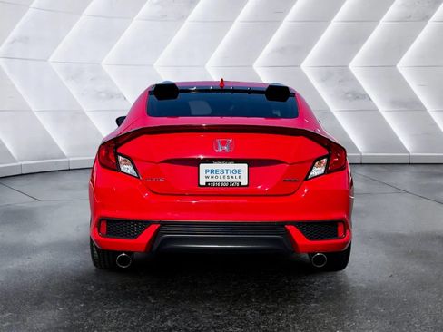 Used 2019 Honda Civic Touring image 4
