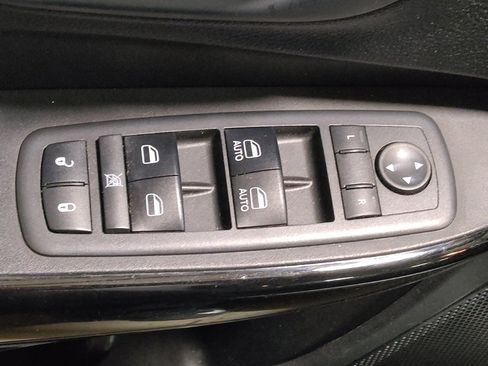 Used 2019 Jeep Cherokee Latitude Plus FWD image 27