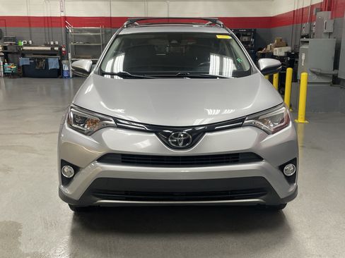 Used 2018 Toyota RAV4 Limited FWD image 3