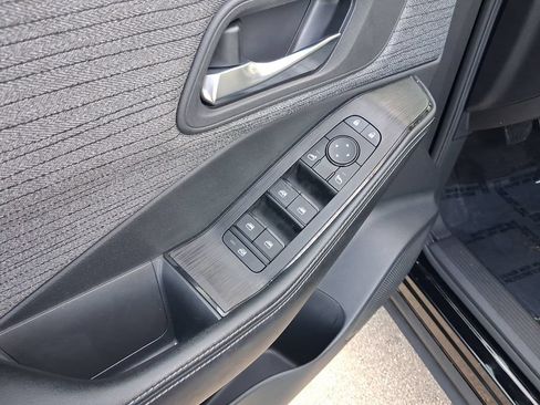 Certified 2023 Nissan Rogue SV FWD image 16