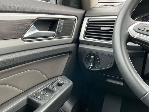 Used 2023 Volkswagen Atlas SE AWD/4WD image 25
