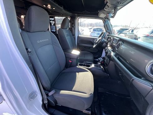 Used 2020 Jeep Wrangler Unlimited Sahara image 27