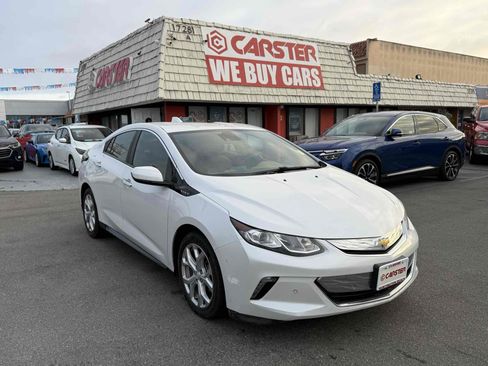 Used 2017 Chevrolet Volt Premier w/ Driver Confidence II Package FWD image 18