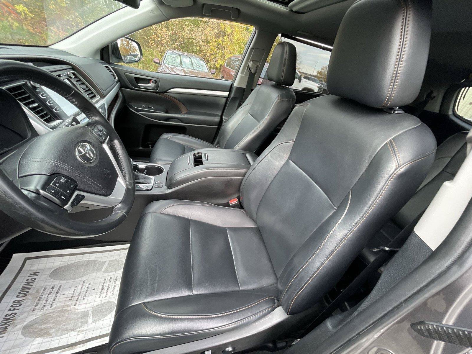 Used 2019 Toyota Highlander XLE AWD/4WD image 14