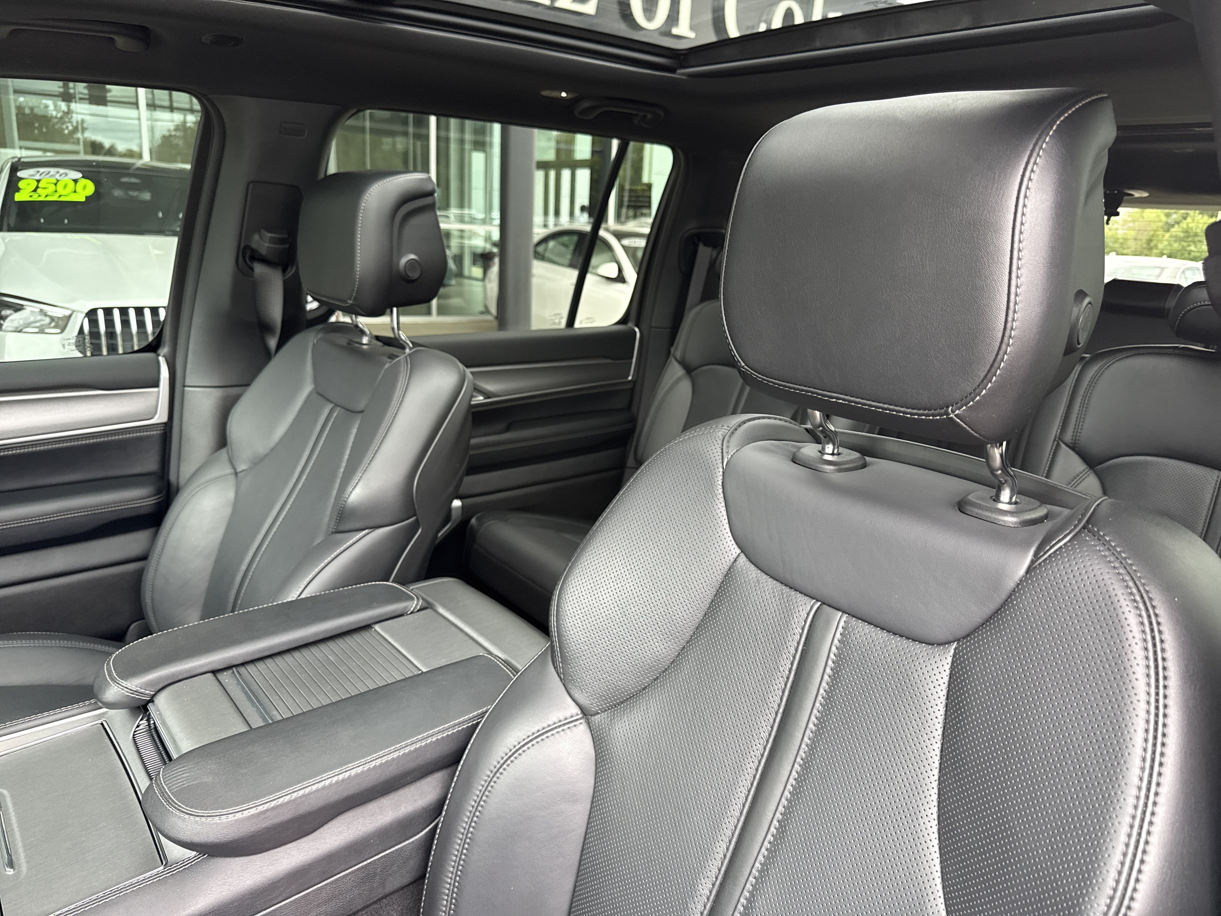 Used 2025 Jeep Wagoneer Series II w/ Premium Group I AWD/4WD image 23