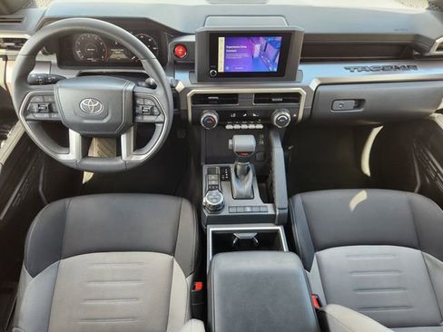 Certified 2025 Toyota Tacoma TRD Off-Road image 26