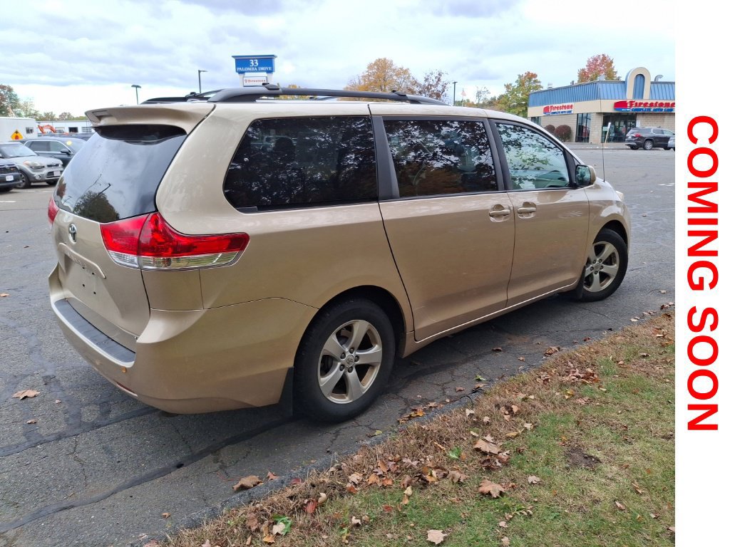Used 2011 Toyota Sienna LE w/ Towing Pkg FWD image 5