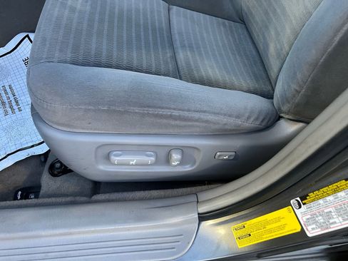 Used 2005 Toyota Camry XLE FWD image 10