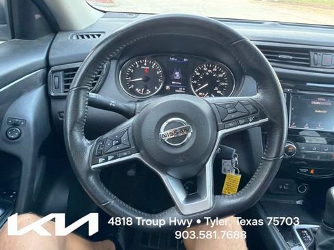 Used 2019 Nissan Rogue S w/ Special Edition Package FWD image 17
