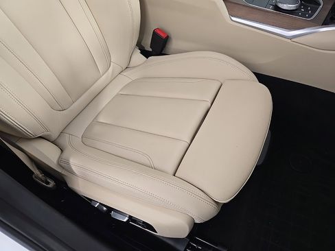 Used 2019 BMW 330i xDrive Sedan w/ Premium Package image 18