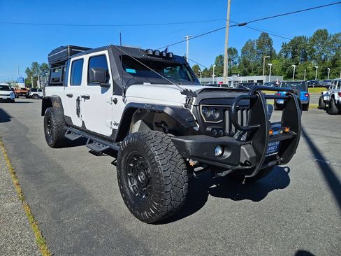 Used 2020 Jeep Gladiator Overland AWD/4WD image 6