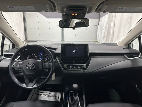 Used 2025 Toyota Corolla LE image 39