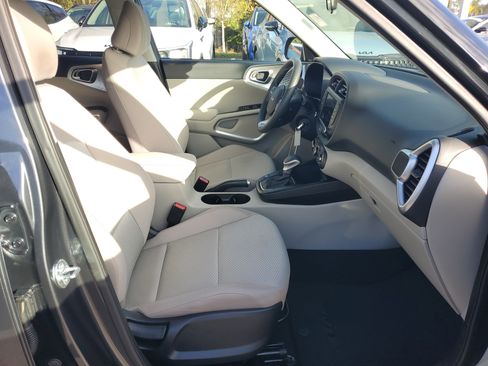 Certified 2024 Kia Soul LX image 7