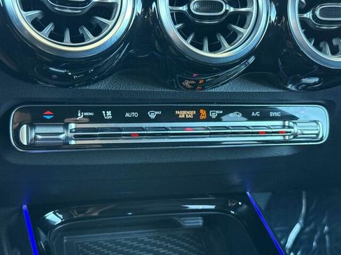 Used 2025 Mercedes-Benz GLB 250 4MATIC image 23