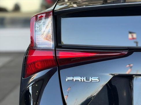 Certified 2022 Toyota Prius LE FWD image 11