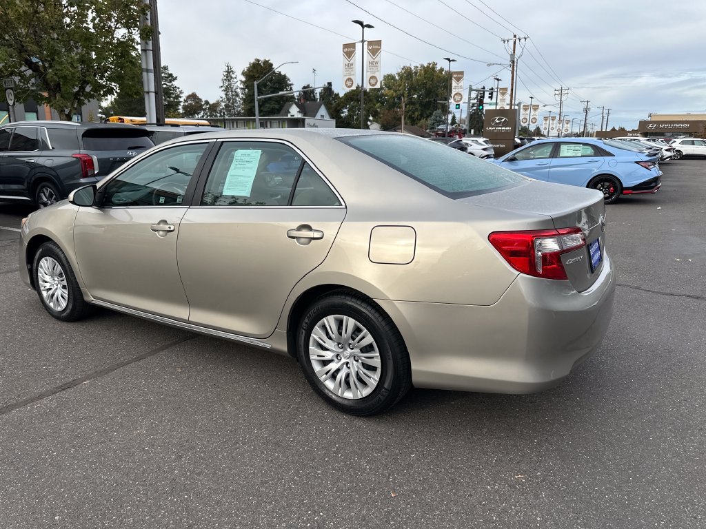 Used 2013 Toyota Camry LE FWD image 4
