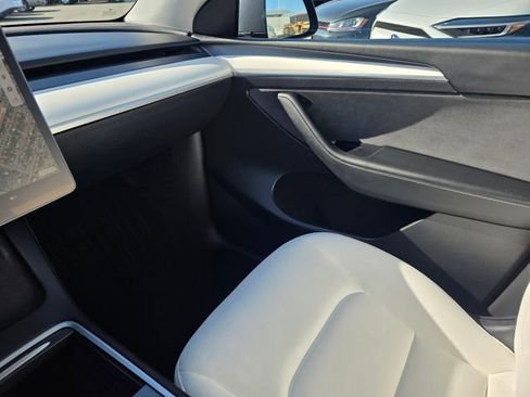 Used 2022 Tesla Model Y Performance image 40